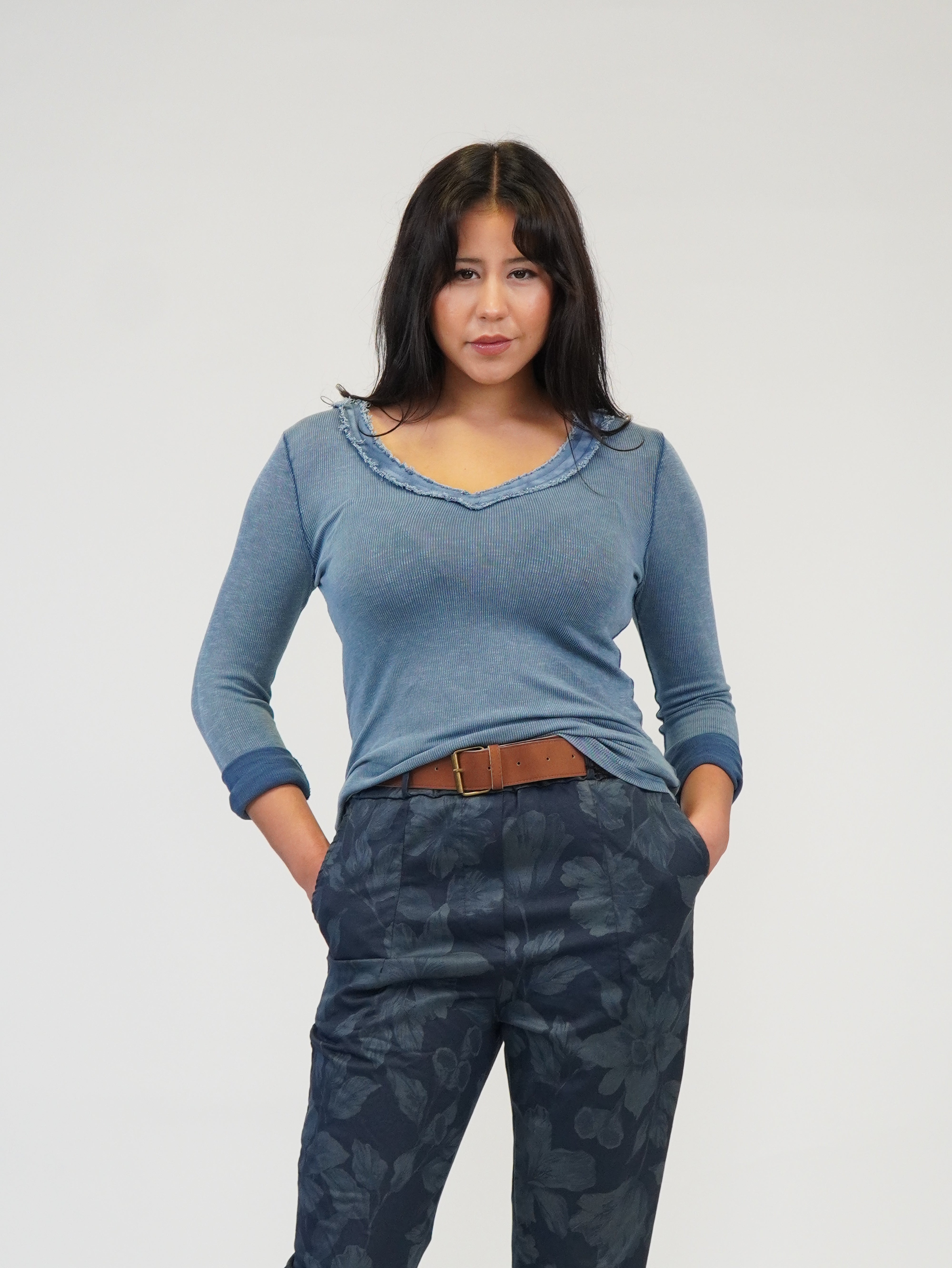 MU4302 TOP