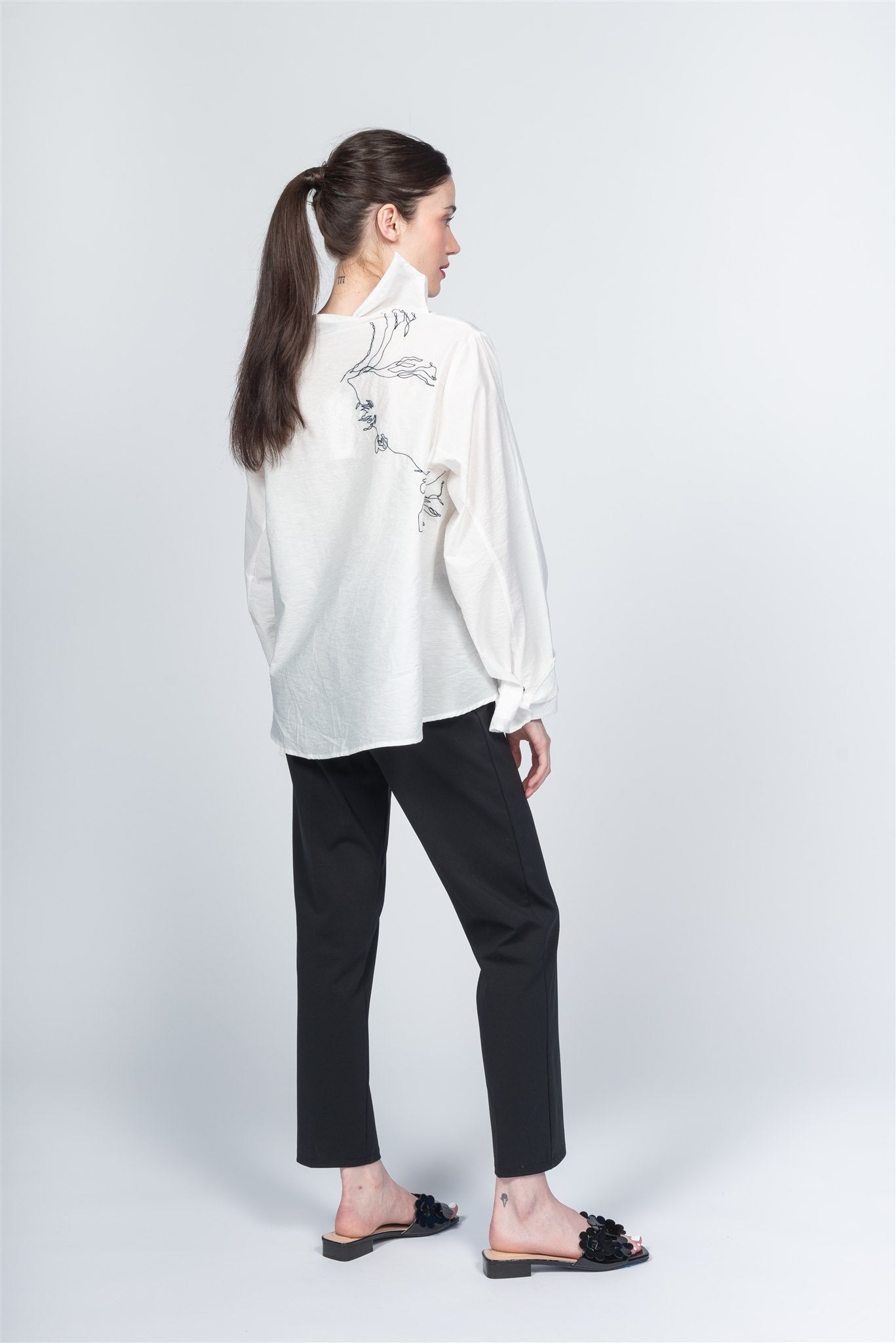 WT230242 TOP
