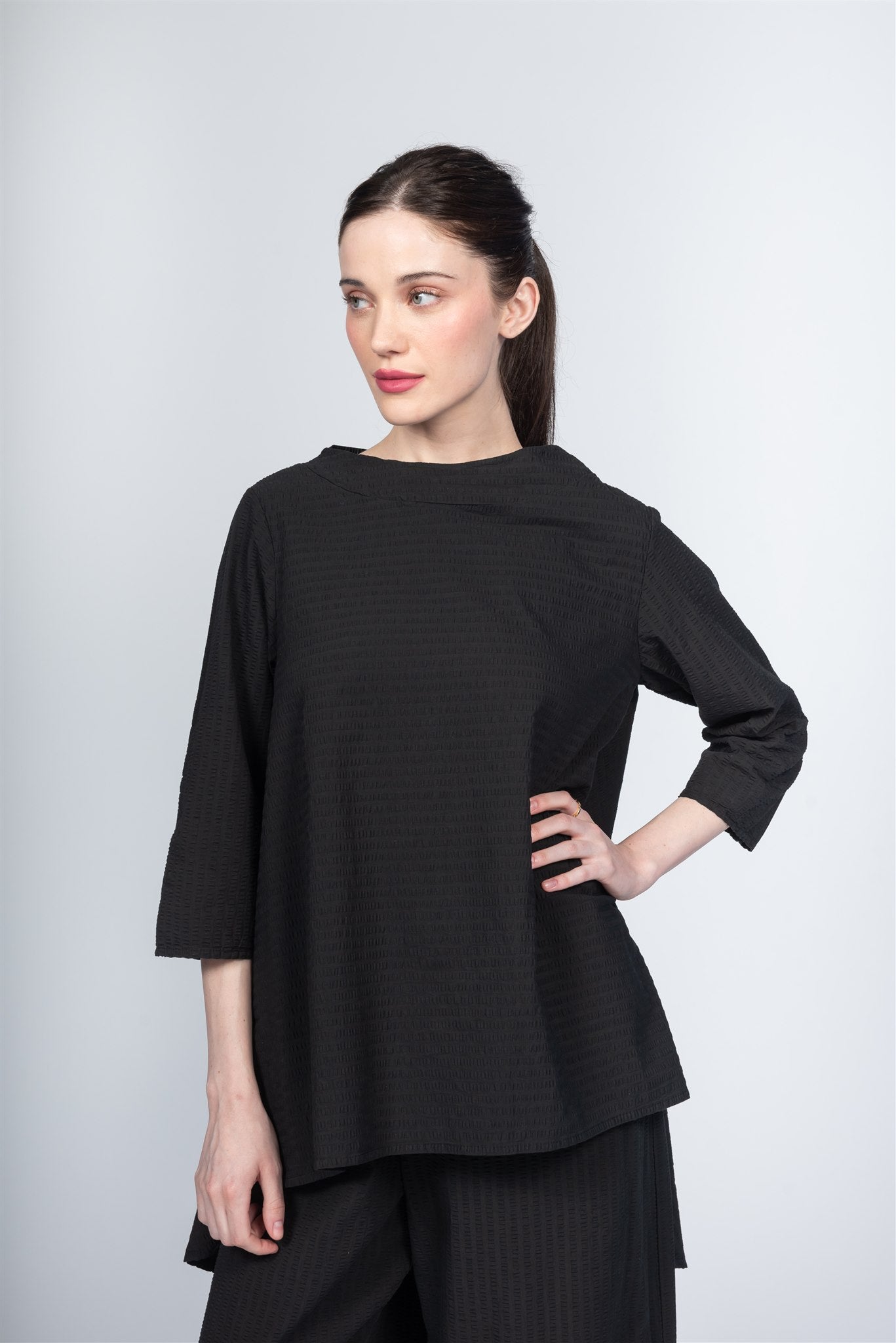 WT223822 TOP - BLACK